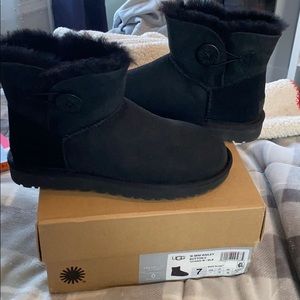 Mini Bailey Button II Uggs